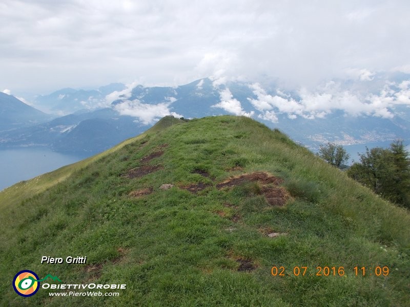 41 sulla cresta in cima al Muggio.JPG